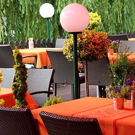 & Restaurant 5 Linden