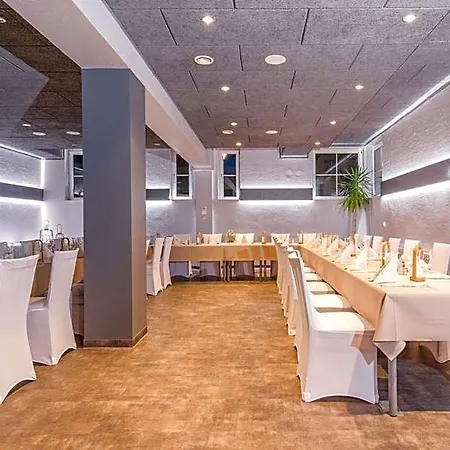 & Restaurant 5 Linden Hotel Wallhausen (Saxony-Anhalt)